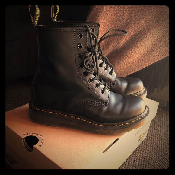Dr. Martens Shoes - Dr. Martines classic combat boot